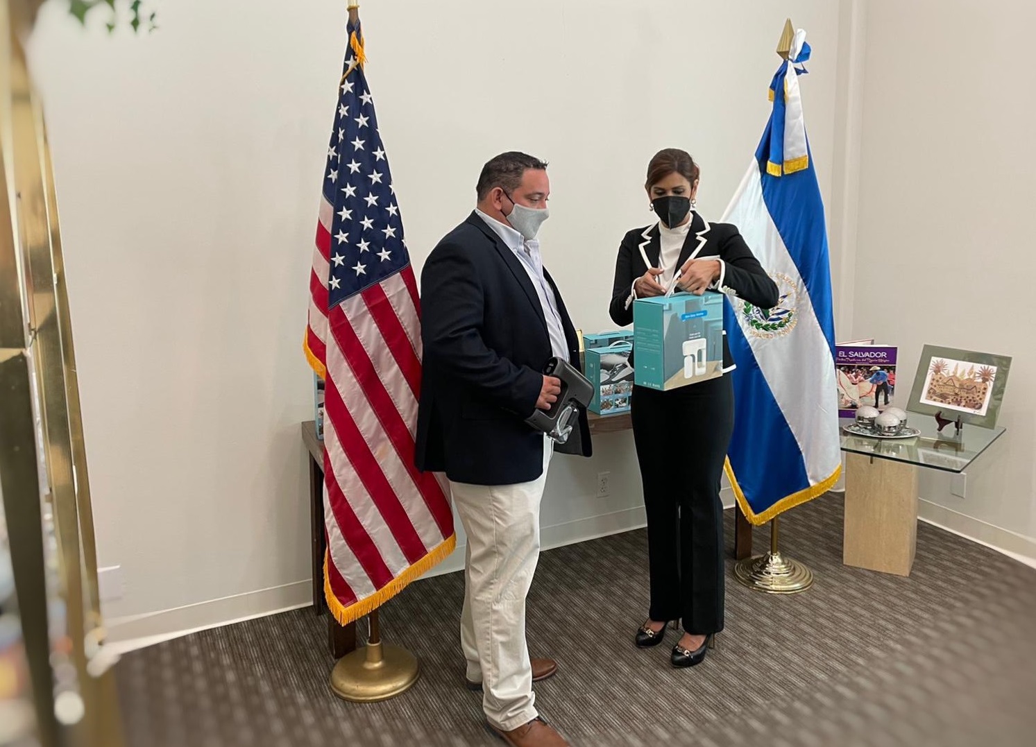 Embajadora Mayorga: Recibí equipos para protocolos de bioseguridad que serán repartidos en los 21 consulados embajadora-mayorga-recibi-equipos-para-protocolos-de-bioseguridad-que-seran-repartidos-en-los-21-consulados